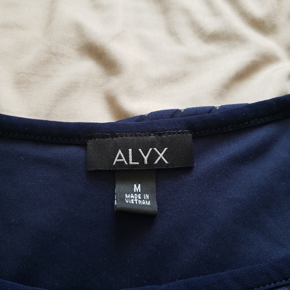 Top - Picture 2 of 2